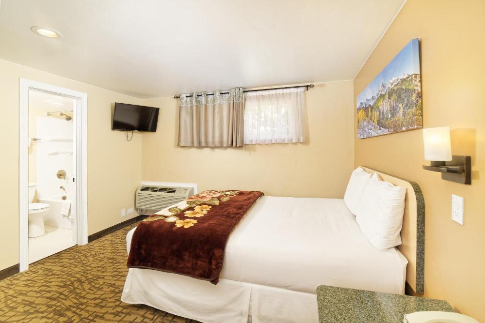 Queen Room interior